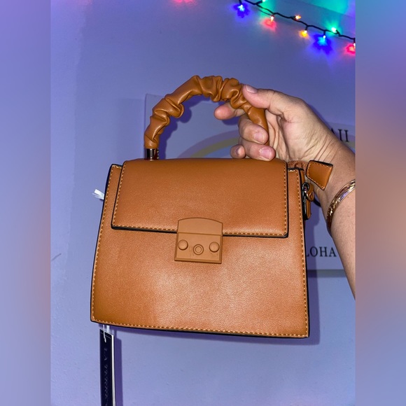 SOLD Vegan Leather Camel Colored Purse Hand Bag NWT - Picture 5 of 7